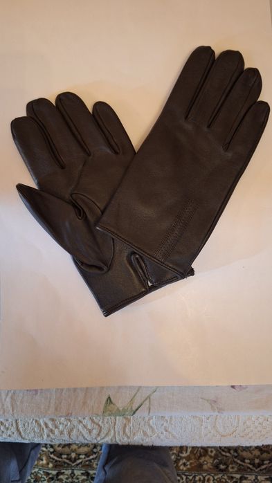 Перчатки мужские из натуральной кожи на шерстяной подкладке импортные.