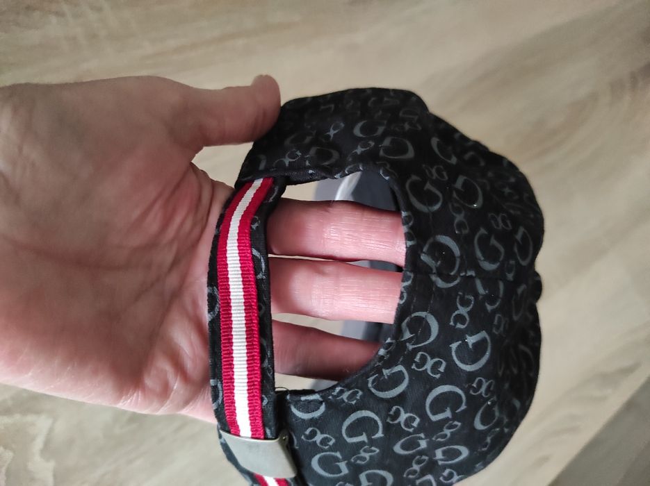 Czapka z daszkiem Guess damska