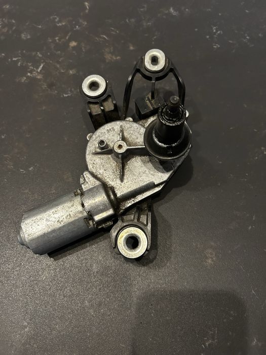 Silniczek wycieraczki vw golf