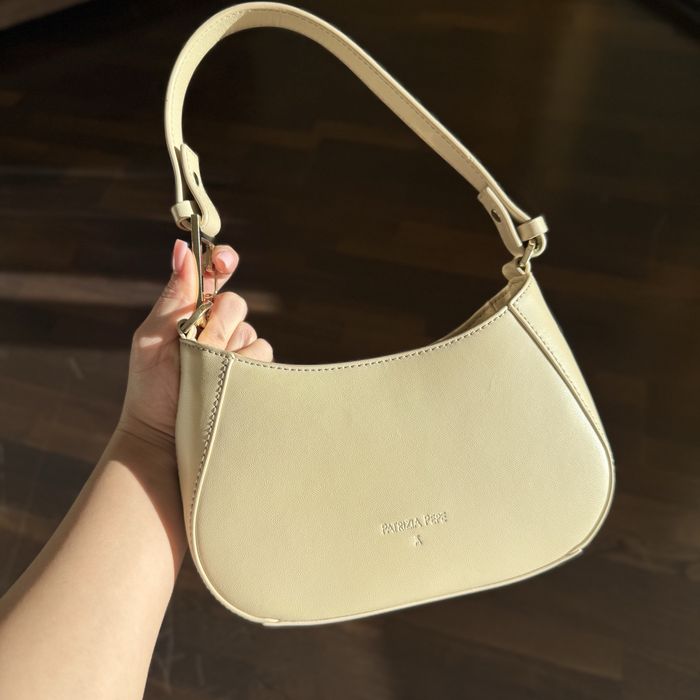 Бежева шкіряна сумка Patricia Pepe