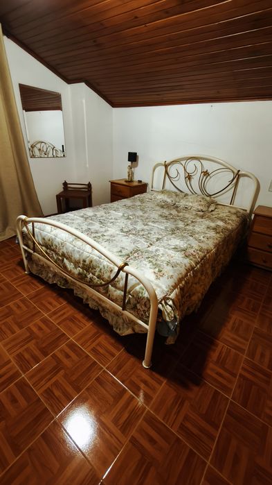 Cama de casal em ferro