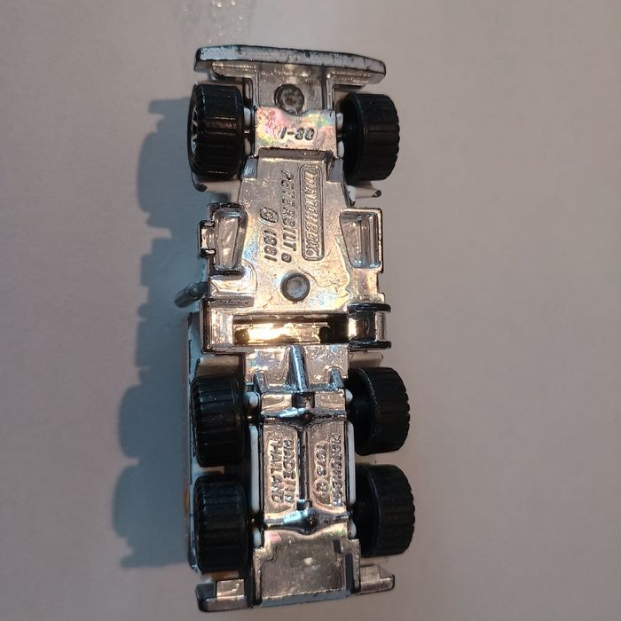 Matchbox Peterbilt shell tanker