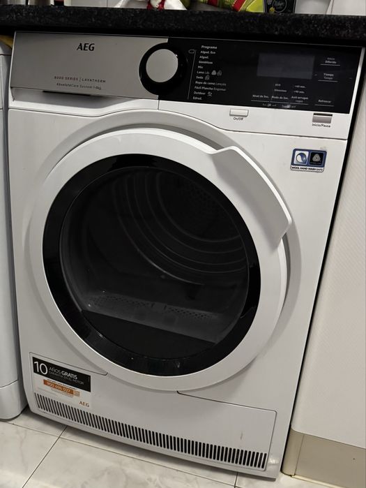 Maquina de secar roupa AEG 10kg