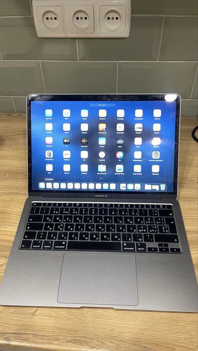 Продам MacBook Air 13″ Retina