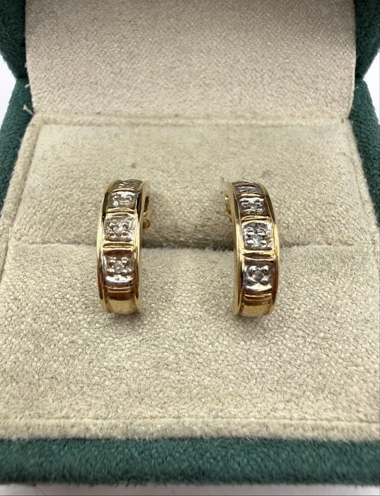 Złote kolczyki z diamentami