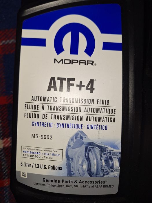 Трансмісійне масло MOPAR ATF+4 канистра [1.3 Gal 5л] (68218058ac)