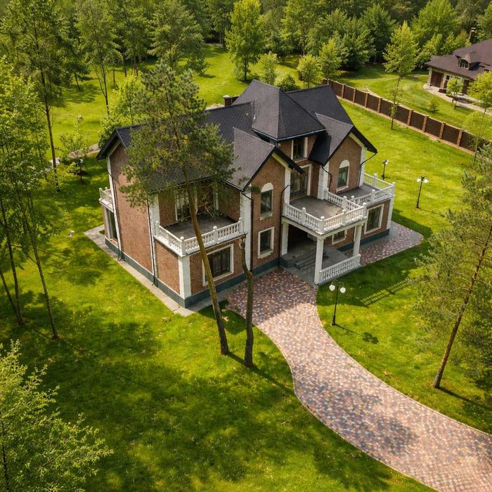 Лебедівка. Будинок в КМ «Dream Village» на ділянці 0,72 га з виходом на Дніпровський канал