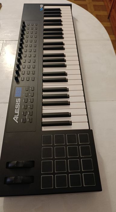 teclado midi VI49
