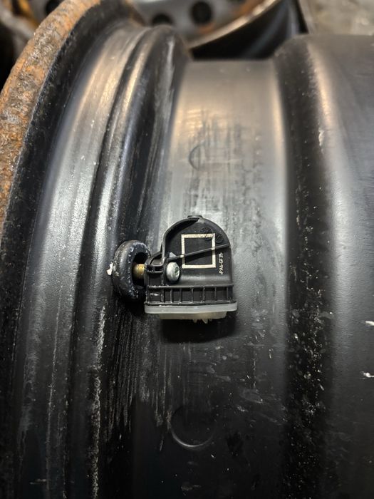 Komplet felg stalowych 16” 5x108 czujniki TPMS FORD