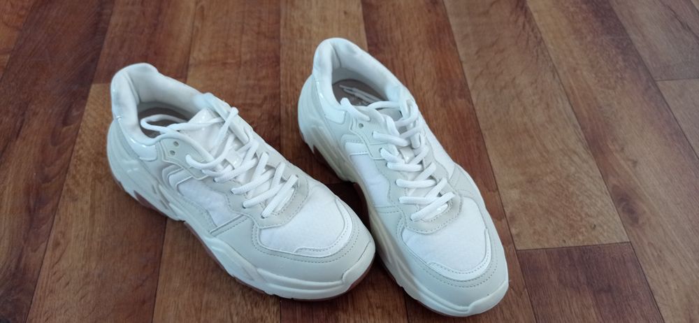 Buty sportowe bershka rozm. 40