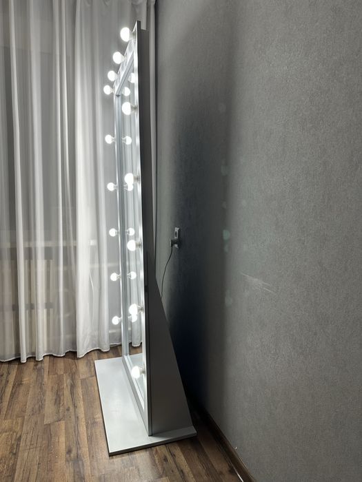 Зеркало напольное