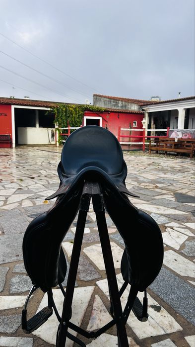 Vendo selim de dressage