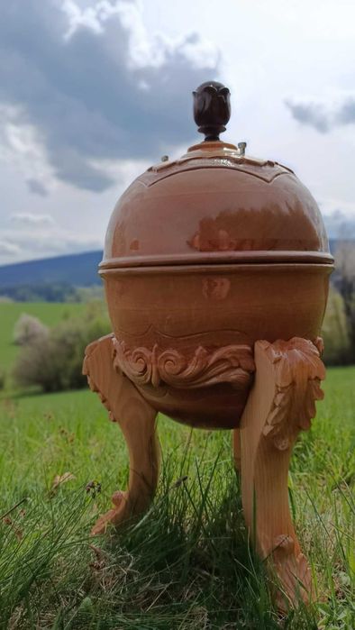 Drewniana ozdobna urna (szkatuła) w stylu Fabergé