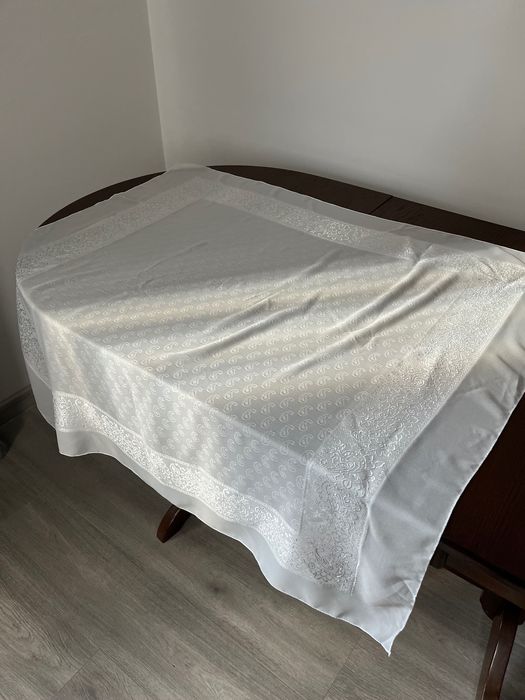 Хустка біла в ідеальному стані