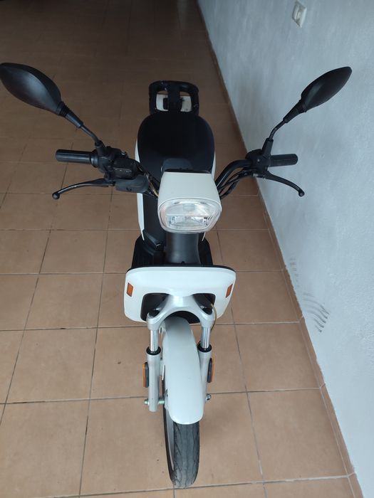 Scooter elétrica ES pro Askoll