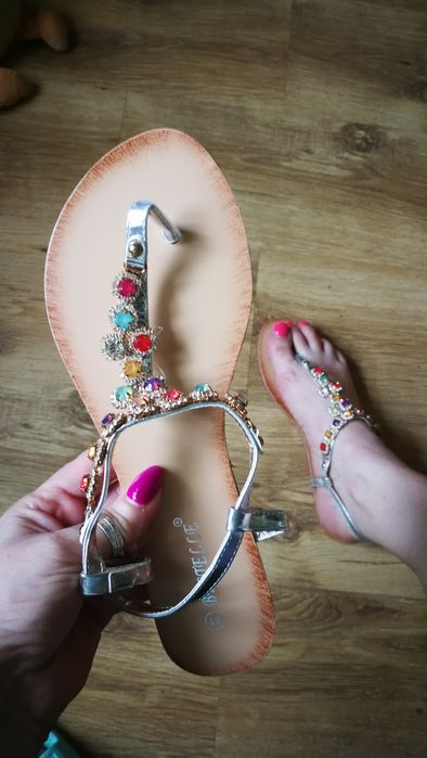 Nowe japonki 41 zapinane na kostce