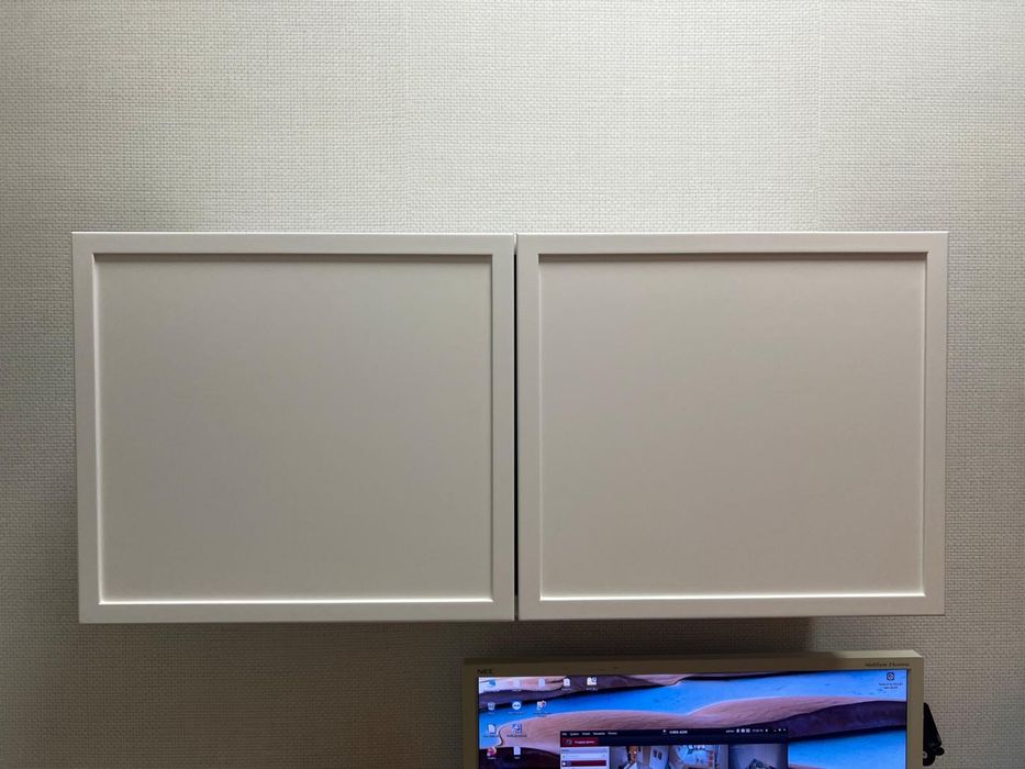 Szafka wisząca biała, solidna – wykonanie stolarskie, stan idealny