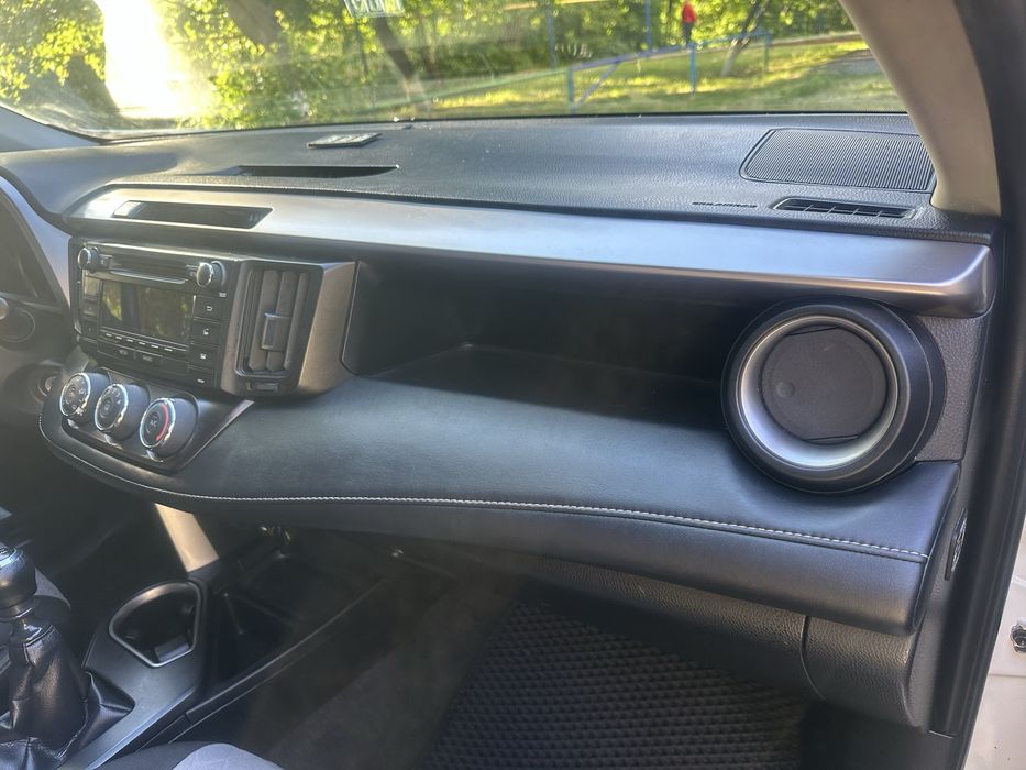 Тойота RAV4 2018