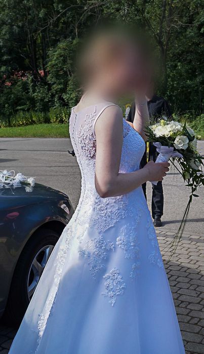 Biała suknia ślubna