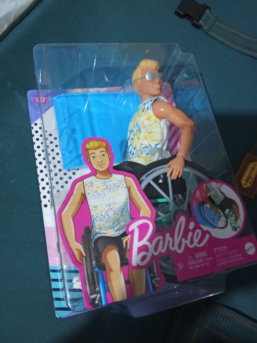 Barbie, Ken cadeira de rodas.