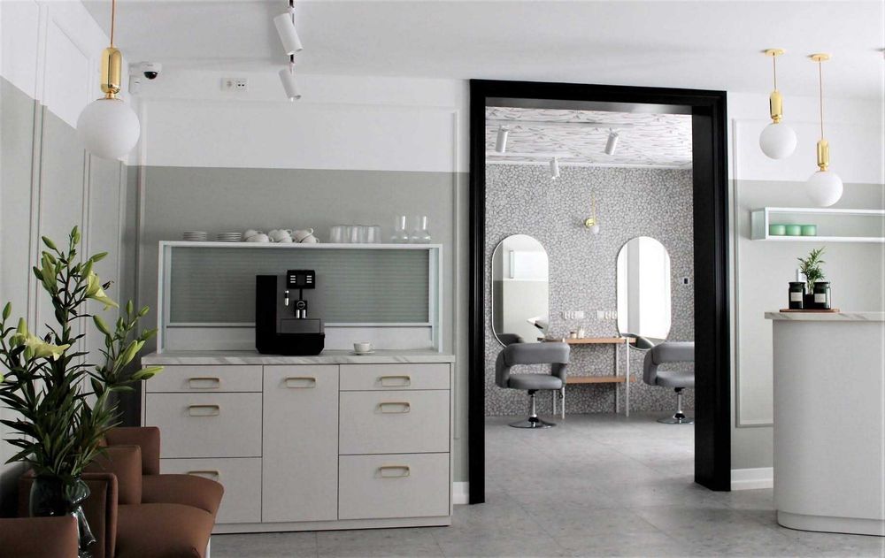 Stanowisko fryzjerskie do wynajęcia – nowoczesny salon