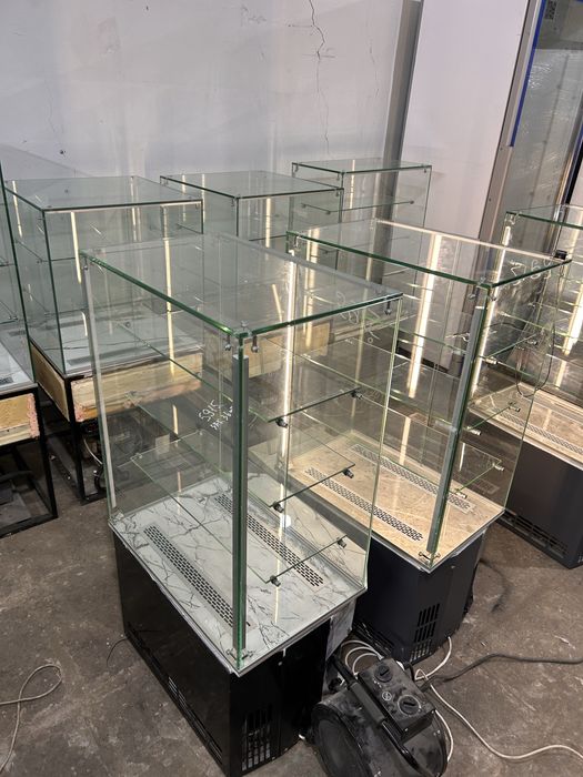 Кондитерская витрина Куб холодильник для десертов под заказ