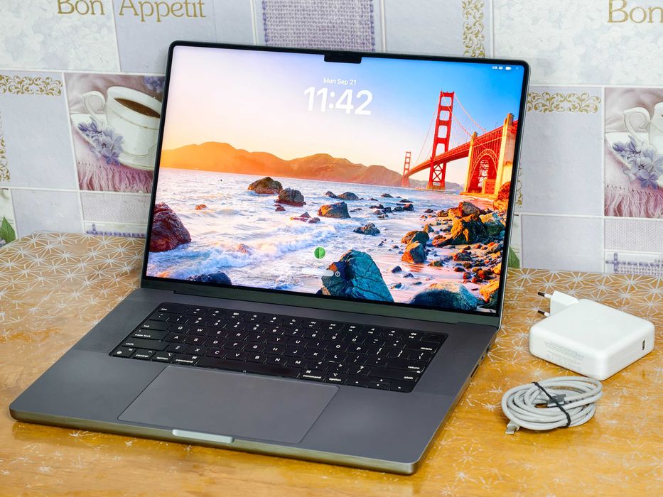 MacBook Pro 16" — M1 Pro 16/512 ГБ, Space Gray