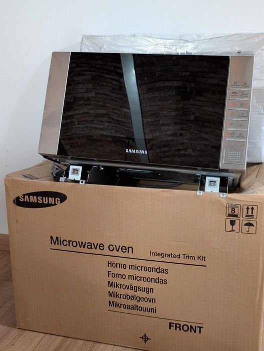 Kuchenka Mikrofalowa Samsung FG87SUSTdo zabudowy