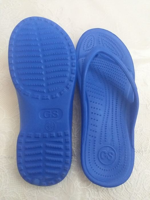 Продам новые шлёпанцы-сланцы