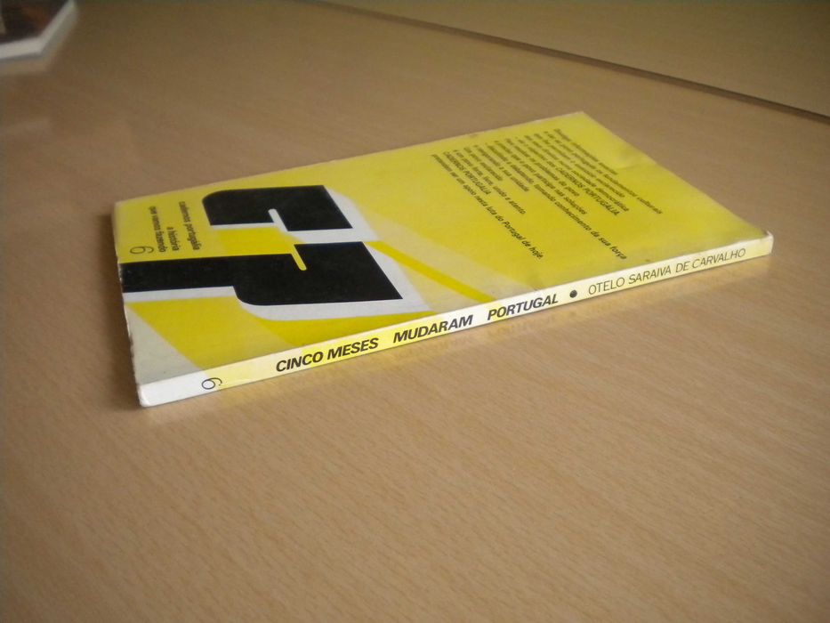 Cinco meses mudaram Portugal
de Otelo Saraiva de Carvalho