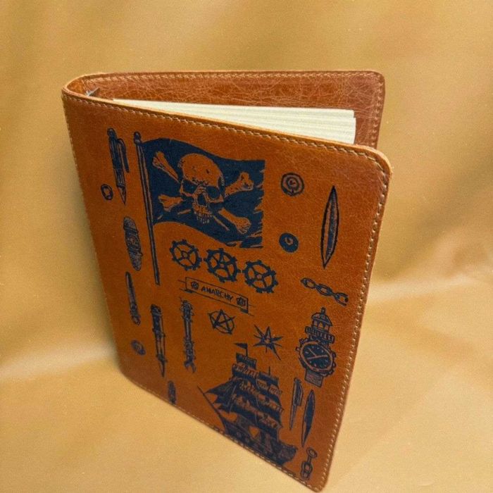 Ręcznie robiony skórzany notes – unikalny prezent