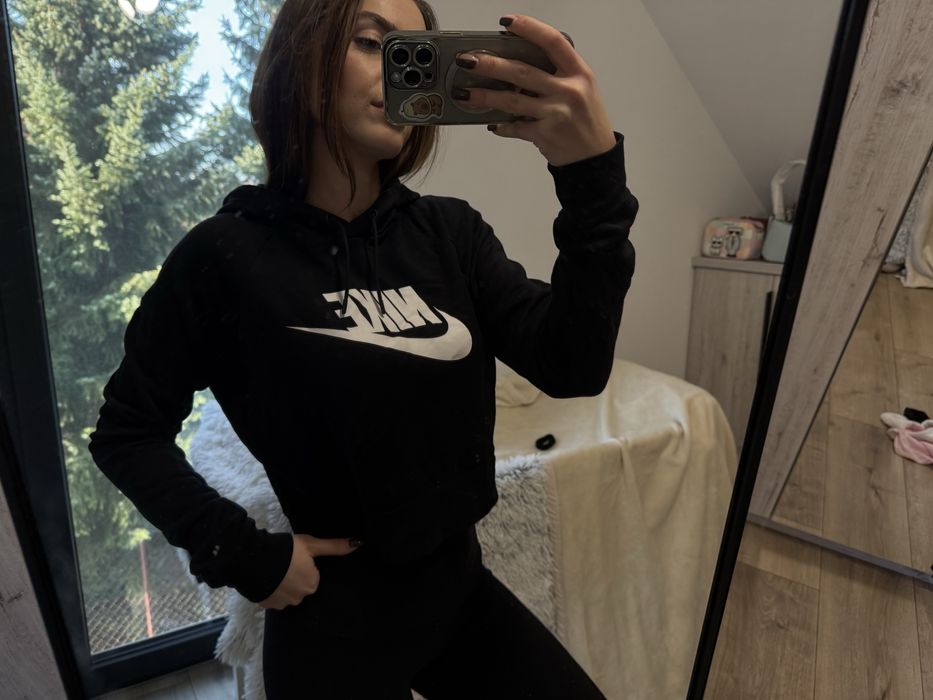 Bluza krótka czarna Nike jak nowa