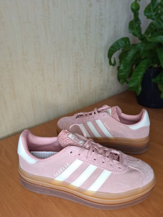 Жіночі кросівки адідас