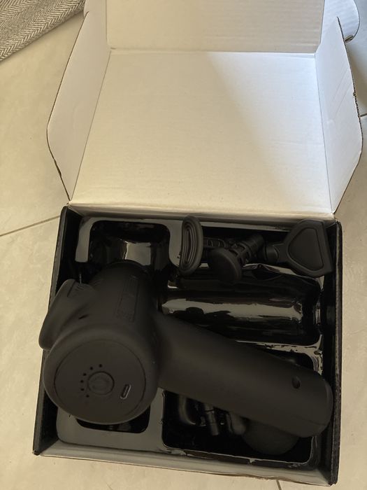 Pistola de Massagem Muscular com Acessórios – Nova