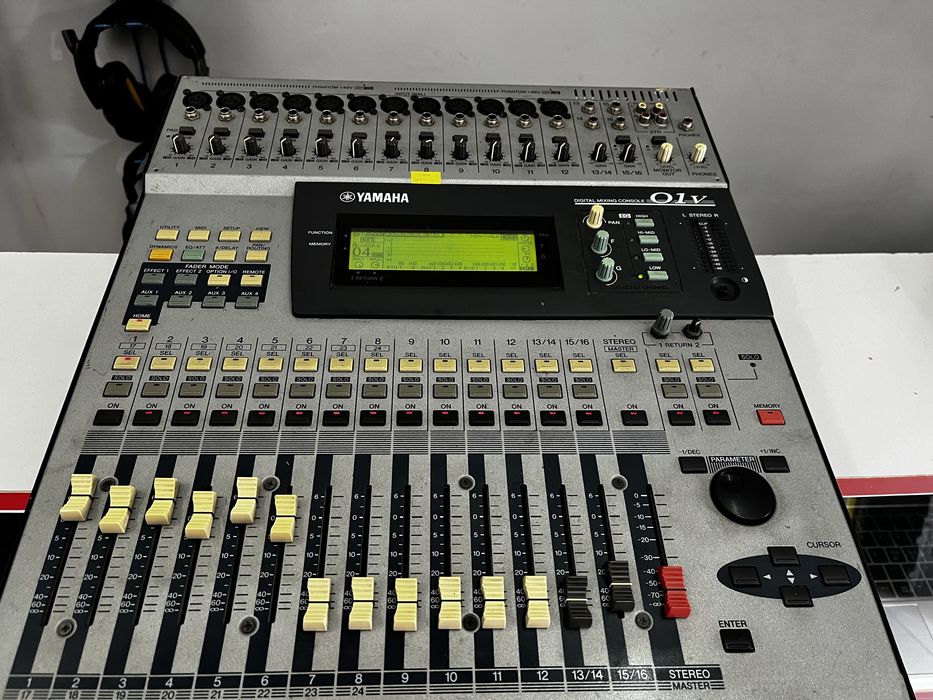 Зам Мікшерний пульт Yamaha Digital Console 01V