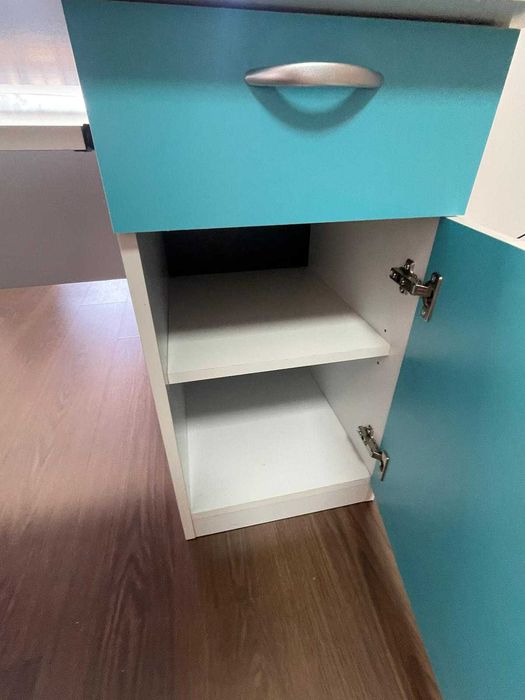 Secretária Branca e Azul para escritório ou estudo 140x57x75