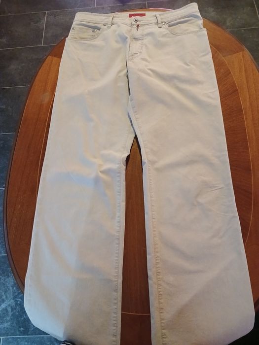 Женские брюки, оригинал

Состояние: б/у, хорошее.
Без дыр и разрывов,