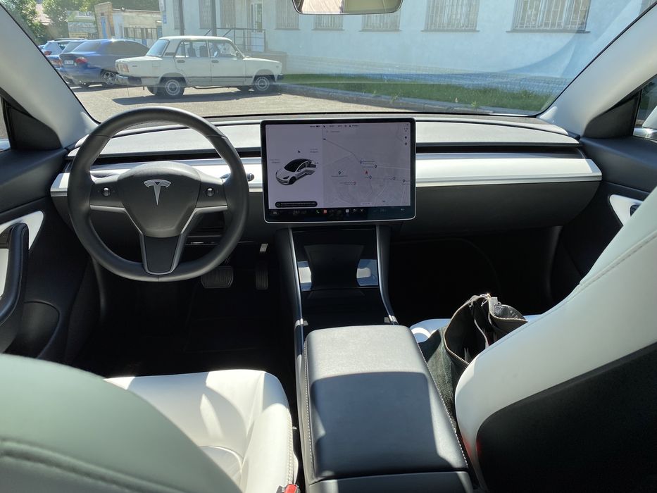 Продам Tesla 3 2020