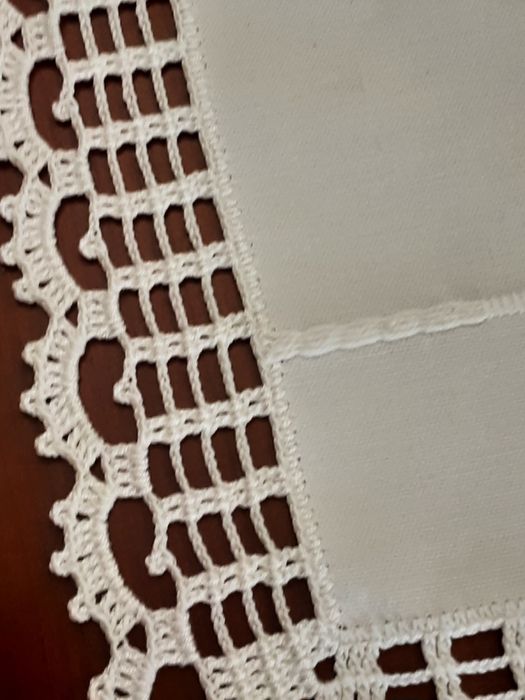 Pano em linho e croché  para mesa