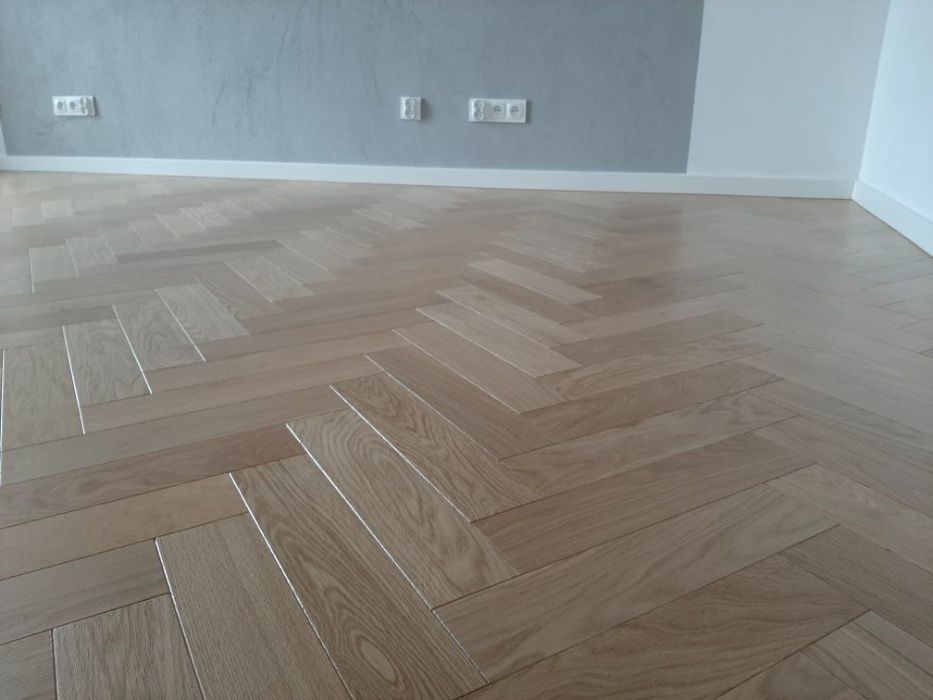 Parkiet  Dębowy LITY układany w jodełkę szer.90mm dł.400mm Dąb