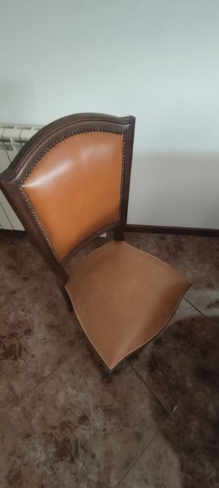 Mobília completa de sala - Sofás em pele, mesas e cadeiras em madeira