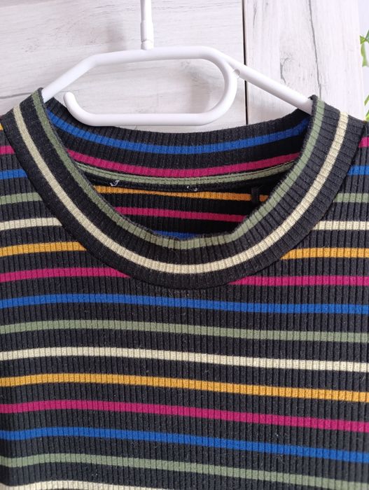 Sukienka przylegająca w paski