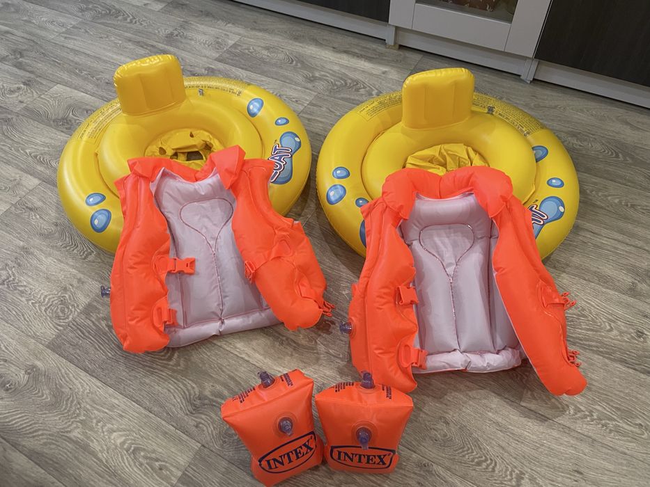 Надувні круги, жилети, рукава