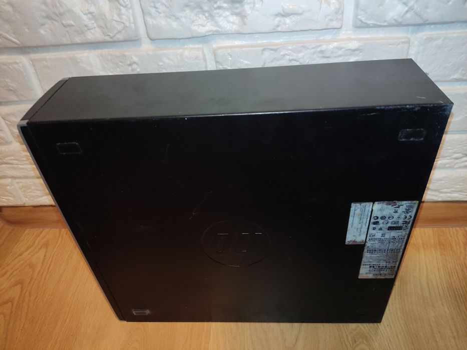 Komputer  HP 8200 SFF  - SSD 250  - Monitor 22 - Windows 11