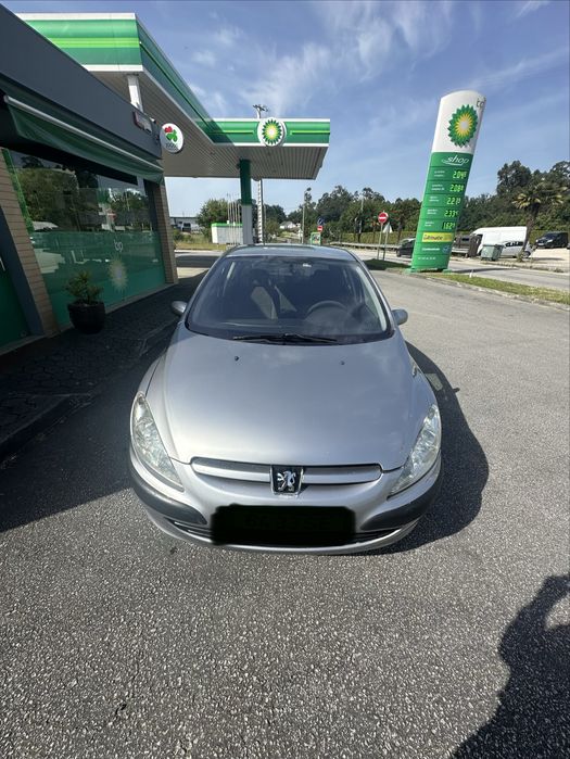 Peugeot 307 à venda, ano 2001, em bom estado, totalmente revisado.