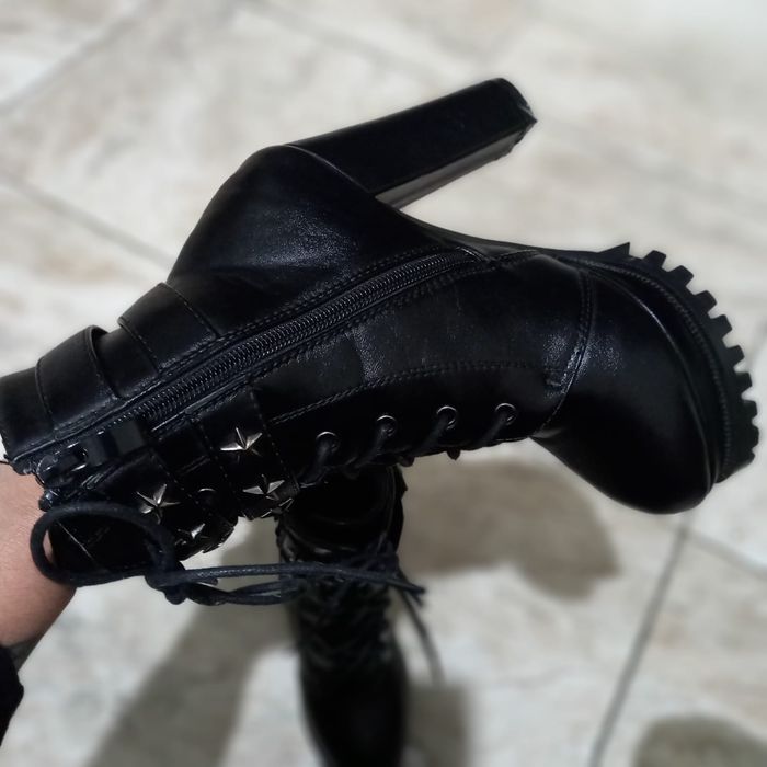 Bota Feminina Salto Alto Plataforma Semi-novo
Tamanho 34