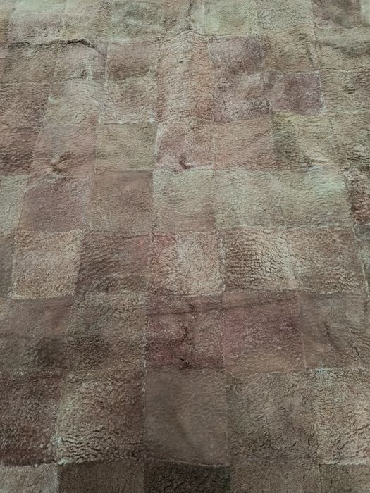 Tapete castanho em lã