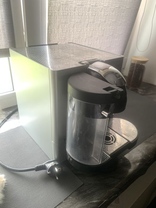 Капсульна кавомашина De'Longhi Nespresso Lattissima Premium EN 720.M