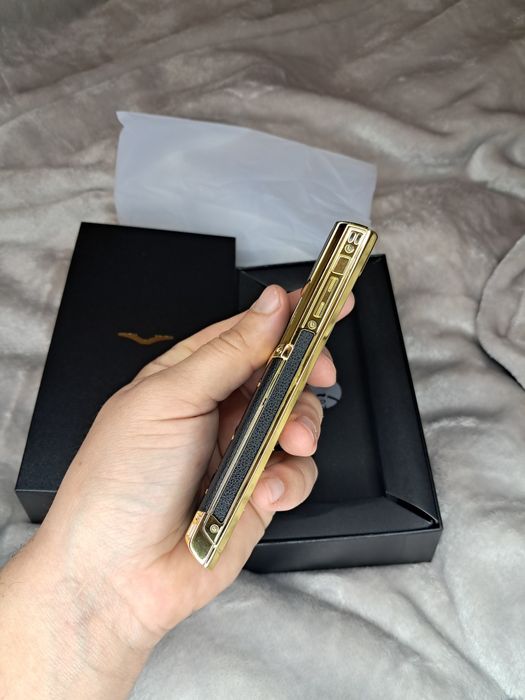 Новий VERTU Signature з функцією заміни голосу