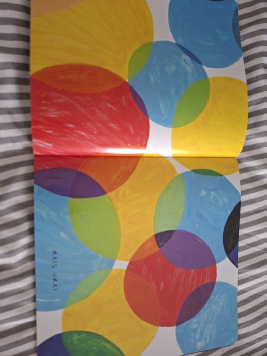 Livro Infantil "um livro" de Hervé Tullet